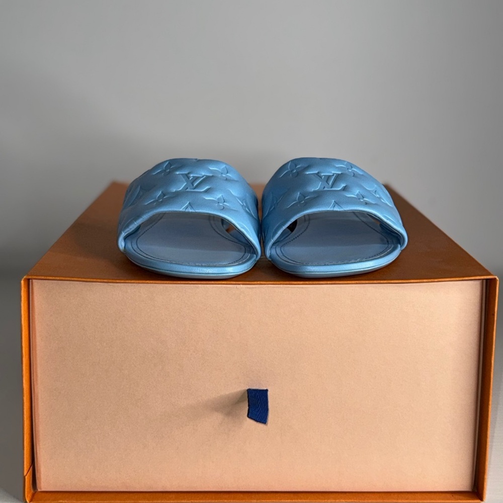 Women Louis Vuitton Sandals - Picture 3 of 3